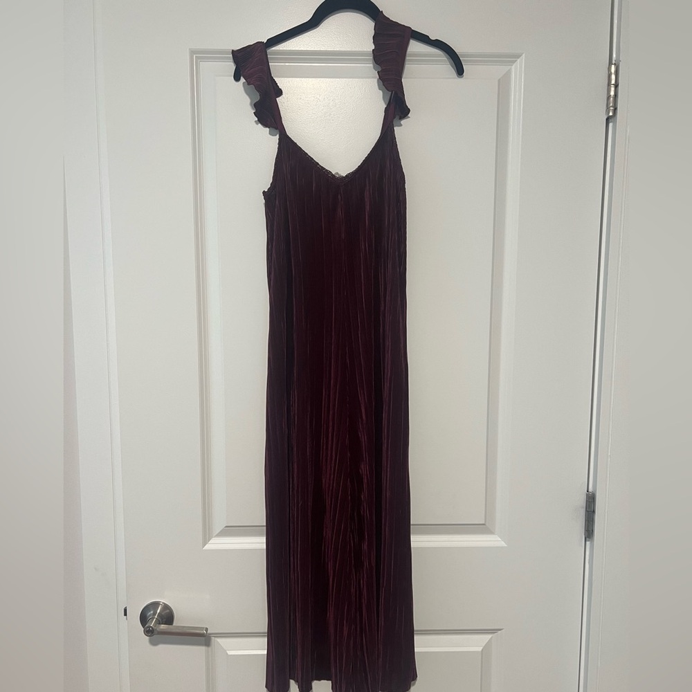 Elegant Burgundy Maxi Dress